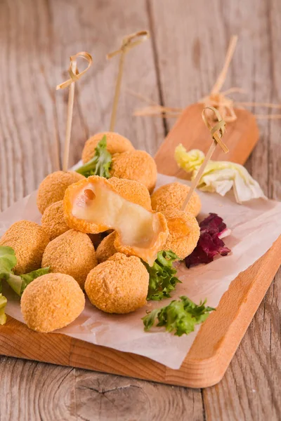 Gefrituurde Mozzarella Kaasballen — Stockfoto