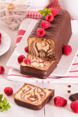 Ahududulu mermer kek..