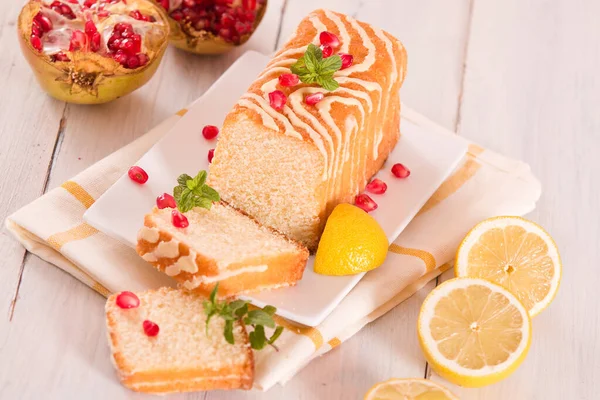 Citronsockerkaka Med Granatäpple — Stockfoto