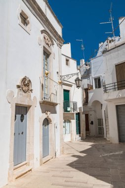 Ara sokakta. Martina Franca. Puglia. İtalya.