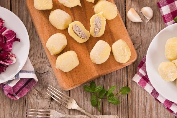 Gnocchi Ziemniaczane Nadziewane Rodnikiem Ricottą — Zdjęcie stockowe