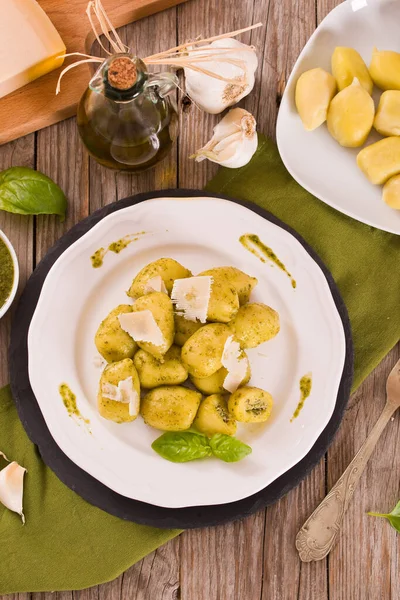 Potet Gnocchi Fylt Med Pesto Saus – stockfoto
