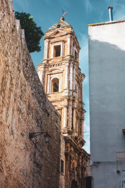 Conversano sokağı. Puglia. İtalya. 