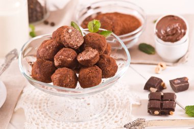 Cam tepside gofretli çikolatalı trüf..