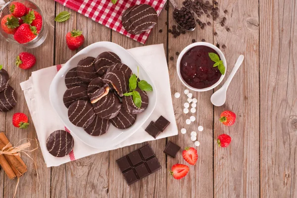 Pasteles Suaves Con Fresa Plato Blanco — Foto de Stock