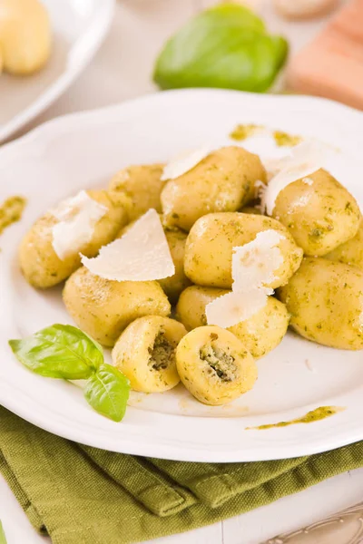 Potato Gnocchi Stuffed Pesto Sauce — Φωτογραφία Αρχείου