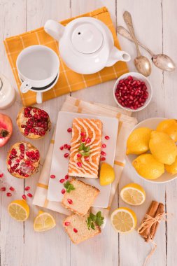 Nar katılmış limonlu kek..