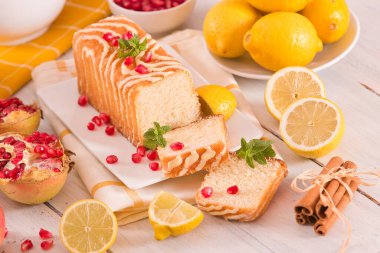 Nar katılmış limonlu kek..