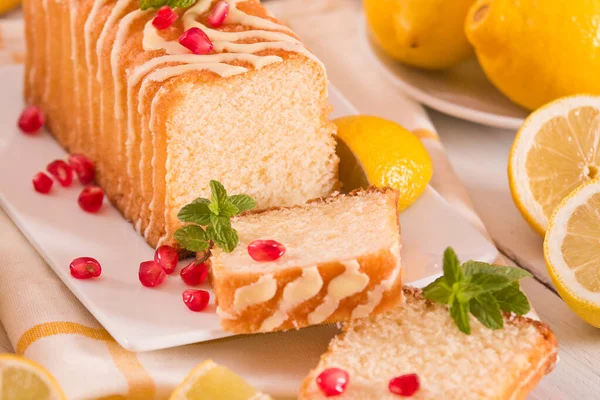 Lemon Sponge Cake Pomegranate — ストック写真