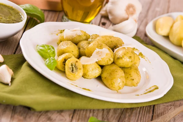 Gnocchi Patate Ripieni Salsa Pesto — Foto Stock