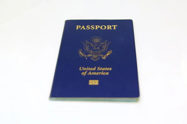 Паспорт Соединенных Штатов Америки Встроенным Электронным Биометрическим Микрочипом Изолированный Белом — стоковое фото