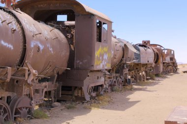 Paslı eski tren tren mezarlıkta Uyuni, Bolivya tuz daireler yakınındaki Buhar