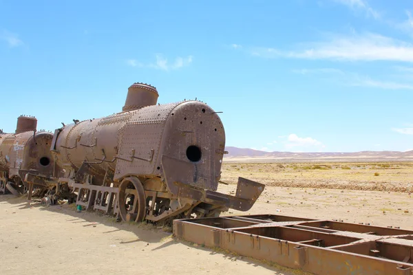 Uyuni Boliwii Lokomotywa Parowa Stary Zardzewiały Kolejowego Cmentarz Boliwijskie Altiplano — Zdjęcie stockowe