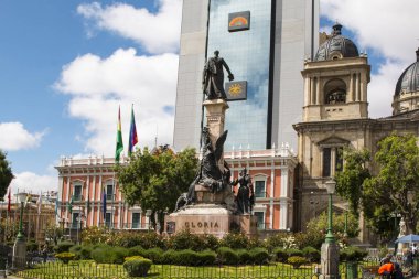 La Paz, Bolivya, Aralık 2018: Plaza Murillo bir parlak yaz gününde La Paz, Bolivya şehir merkezinde.