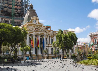 La Paz, Bolivya, Aralık 2018: Plaza Murillo bir parlak yaz gününde La Paz, Bolivya şehir merkezinde.