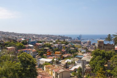 Valparaiso, Şili, Unesco Dünya Mirası tarihi şehir panoramik görünüm. Bağlantı noktasının havadan görünümü.