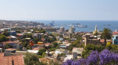 Valparaiso, Şili, Unesco Dünya Mirası tarihi şehir panoramik görünüm. Bağlantı noktasının havadan görünümü.