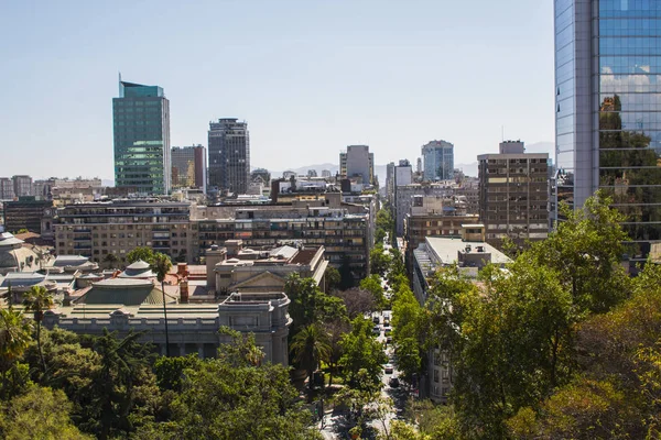 智利圣地亚哥市中心的景色 Cerro 圣露西亚在智利圣地亚哥市中心的全景 — 图库照片