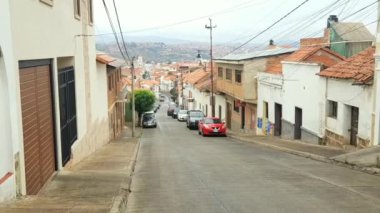 Sucre, Bolivya, Aralık 2018: şehir Sucre, Bolivya başkenti yürüme. 4k video. Beyaz Şehir.