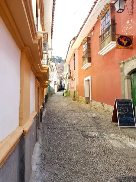 La Paz, Bolivya, Aralık 2018: La Paz, Bolivya sokakları şehir merkezinde bir parlak yaz gününde