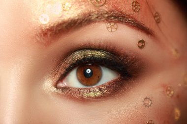 steampunk makyajlı güzel kadın gözünü kapat makroyu oluşturan