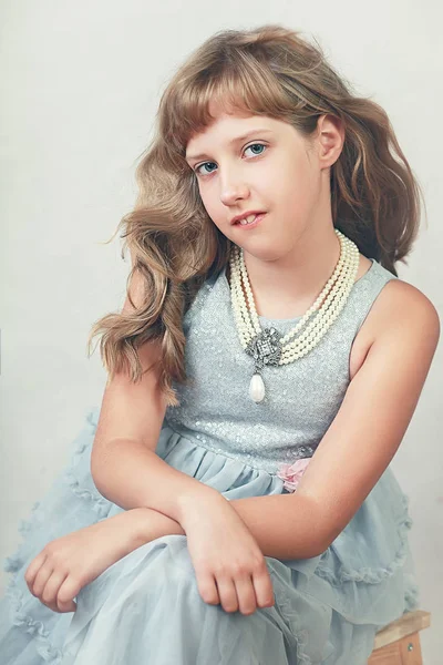 Bela Menina Oito Anos Retrato Contemporâneo — Fotografia de Stock