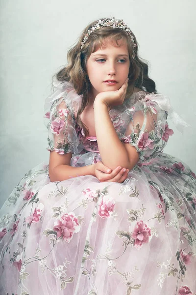 Mooie Kleine Prinses Jurk Roze Roze Jurk Kristallen Kroon — Stockfoto