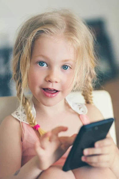 Little Girl Watching Video Playing Game Smartphone — Stock Photo, Image