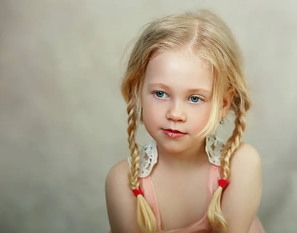 Beautiful Little Girl Thinking Looking Picture — Stock Photo, Image