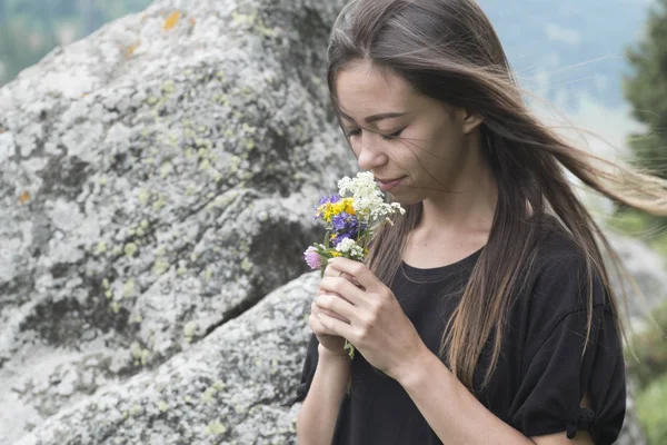 Retrato Mulher Romântica Com Buquê Imagem De Stock