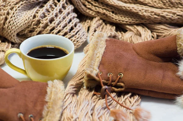 Une Tasse Café Chaud Jour Froid Hivernal Écharpe Chaude Mitaines — Photo