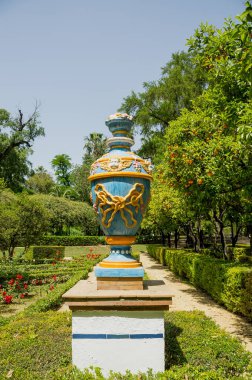 Sevilla, İspanya - 8 Mayıs 2017: Maria Luisa Park Endülüs başkentinde, İspanya Sevilla, renkli heykel