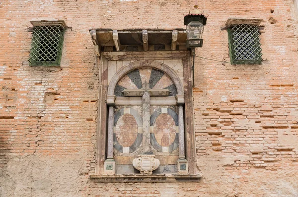스페인 세비야의 역사적 기념물들 건축적 박물관들 스페인의 양식의 여신상이요 대리석 — 스톡 사진