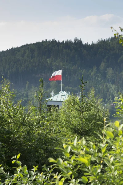 Polska Biało Czerwone Flagi Przez Wieżę Skoczni Wiśle Malince Polsce — Zdjęcie stockowe