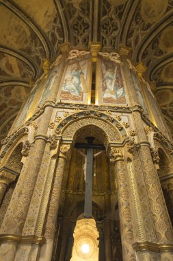 Tomar, Portekiz, 11 Haziran 2018: Tomar'ın Knights Templar yuvarlak kilise geç Gotik resim ve heykel ile dekore edilmiş iç.