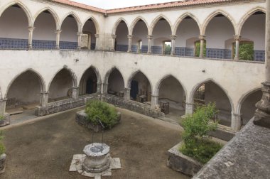 Christ Manastırı, Tomar Portekiz 'de eski bir Roma Katolik manastırını oluşturmaktadır. Manastır, 1118 yılında Temple (veya Templar Knights) yoksul Şövalyeleri sipariş tarafından kurulmuştur