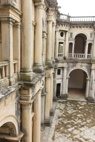 Christ Manastırı, Tomar Portekiz 'de eski bir Roma Katolik manastırını oluşturmaktadır. Manastır, 1118 yılında Temple (veya Templar Knights) yoksul Şövalyeleri sipariş tarafından kurulmuştur