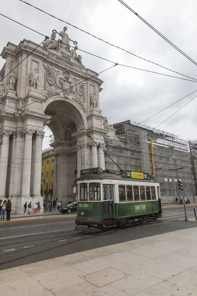 Lizbon, Portekiz-10 Haziran 2018: Lizbon 'da tipik Vintage Tram, Portekiz.