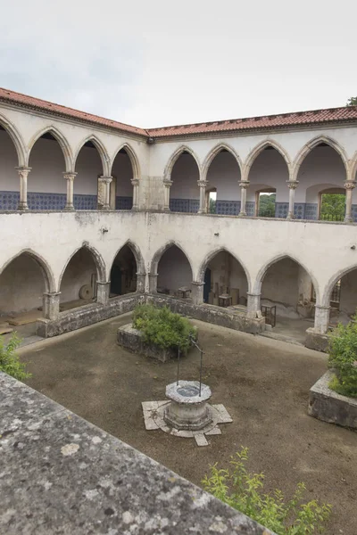 Christ Manastırı, Tomar Portekiz 'de eski bir Roma Katolik manastırını oluşturmaktadır. Manastır, 1118 yılında Temple (veya Templar Knights) yoksul Şövalyeleri sipariş tarafından kurulmuştur