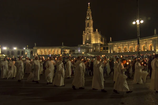 ファティマ ポルトガル 2018 ポルトガルのファティマのロザリオの聖母の聖堂前の広場で夜のお祝い — ストック写真