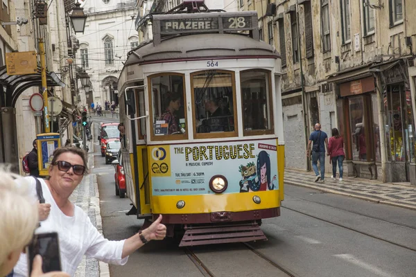 Lisboa Portugal Junio 2018 Tranvía Clásico Amarillo Lisboa Portugal — Foto de Stock