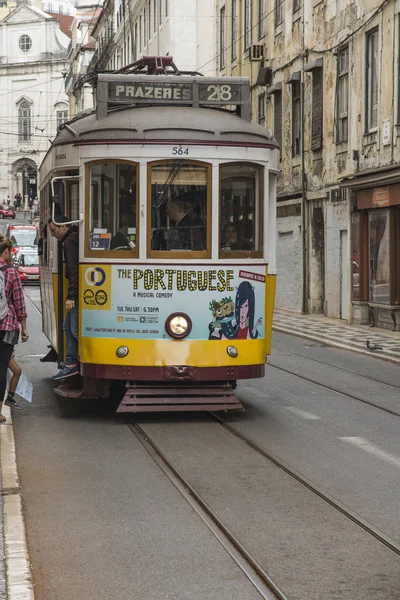 Lissabon Portugal Juni 2018 Typisk Gul Vintage Spårvagn Lissabon Portugal — Stockfoto