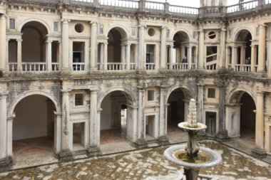Christ Manastırı, Tomar Portekiz 'de eski bir Roma Katolik manastırını oluşturmaktadır. Manastır, 1118 yılında Temple (veya Templar Knights) yoksul Şövalyeleri sipariş tarafından kurulmuştur