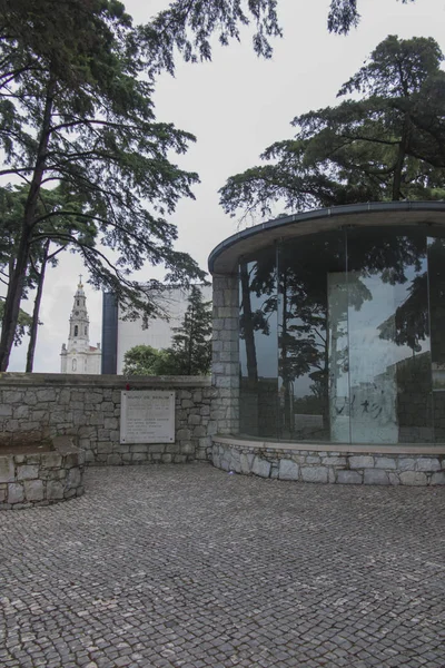 Orijinal Berlin duvarının bir parçası Portekiz Fatima bizim Lady tapınağına getirdi