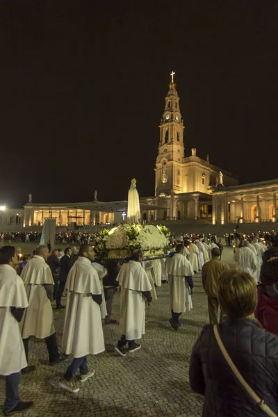 ファティマ ポルトガル 2018 ポルトガルのファティマのロザリオの聖母の聖堂前の広場で夜のお祝い — ストック写真