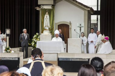 Fatima, Portekiz - 13 Haziran 2018: Our Lady Fatima, Portekiz apparitions ilgili kilise törenleri. Antonio Augusto piskoposlar arasında dos Santos Marto Piskopos piskoposluk bölgesi Leiria-Fatima, şu anda bir Kardinal olduğunu.