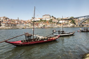 Porto, Portekiz, 15 Haziran 2018: Douro Haliç ve Portekiz Porto şehir panoraması