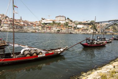 Porto, Portekiz, 15 Haziran 2018: Douro Haliç ve Portekiz Porto şehir panoraması