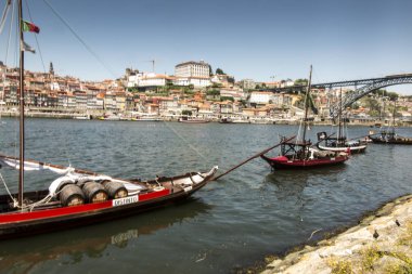 Porto, Portekiz, 15 Haziran 2018: Douro Haliç ve Portekiz Porto şehir panoraması