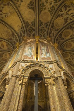 Tomar, Portekiz, 11 Haziran 2018: Tomar'ın Knights Templar yuvarlak kilise geç Gotik resim ve heykel ile dekore edilmiş iç.